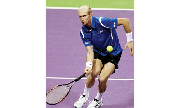 Russia’s Davydenko seeking a last view of the heights