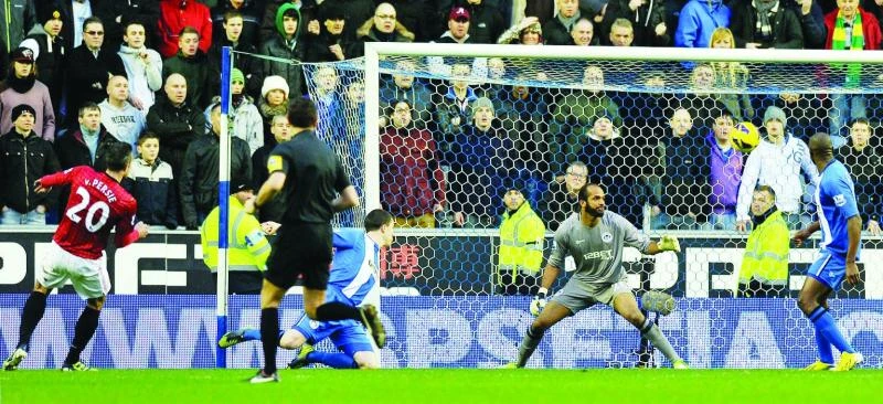 Man United starts 2013 with bang