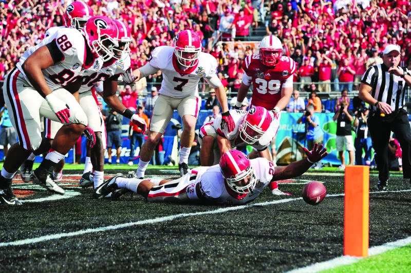 Murray’s 5 TDs lift Georgia over Nebraska