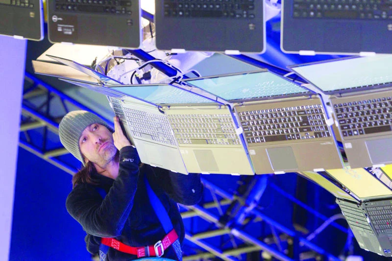 Fiscal crisis seen hurting tech earnings