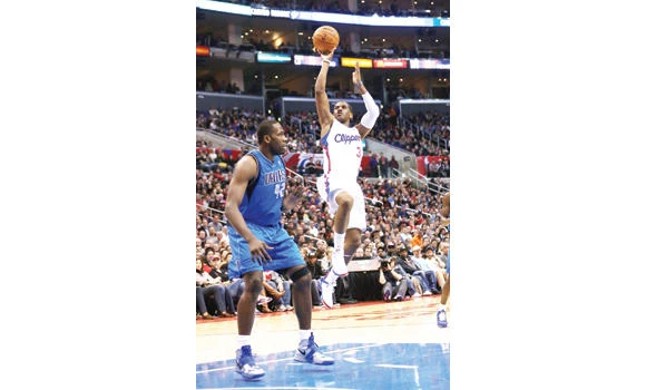 Chris Paul pulls the strings as Clippers slice up Mavericks