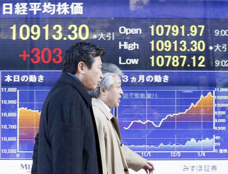 Global shares retreat on consumer sentiment