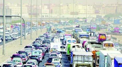 Trucks violating ban worsen Jeddah traffic