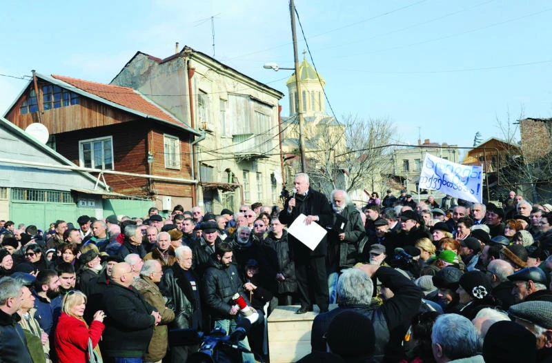 Hundreds in Georgia demand president’s resignation