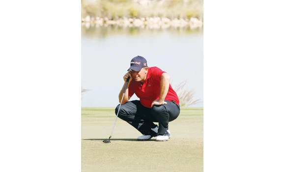 Santos takes 1-shot lead in Qatar