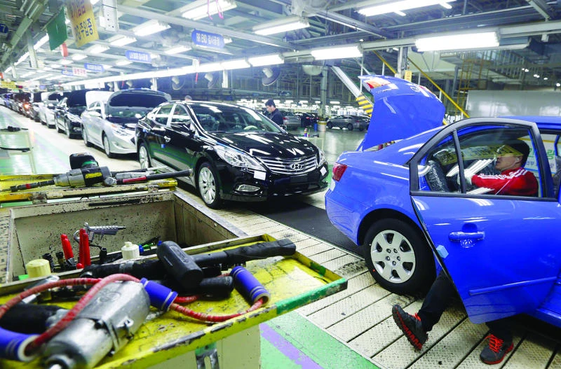 Hyundai posts surprise profit drop