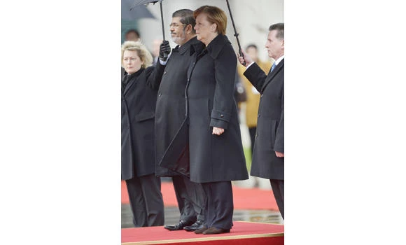 Mursi cancels Paris visit amid crisis at home