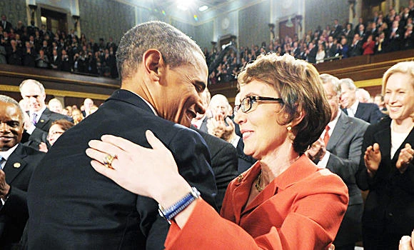 Giffords surprise witness as Congress talks guns