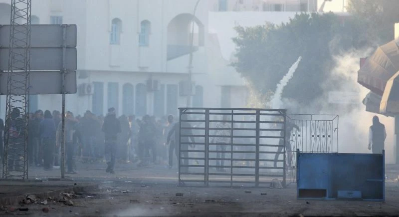 New clashes erupt in Tunisia town near Libya