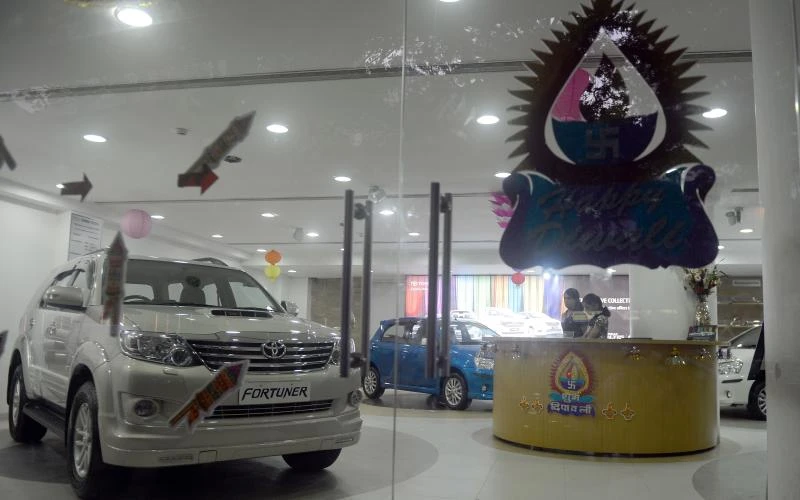 India auto industry cuts sales growth forecast