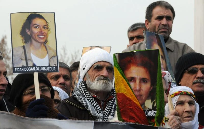 Thousands attend Kurdish activists’ funeral