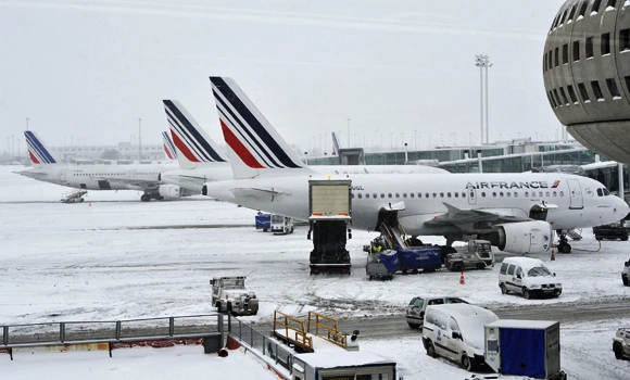 Snow disrupts flights in Europe