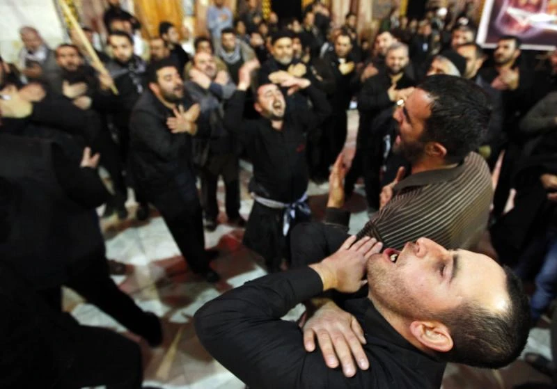 Suicide car bomber kills 27 Shiite pilgrims in Iraq