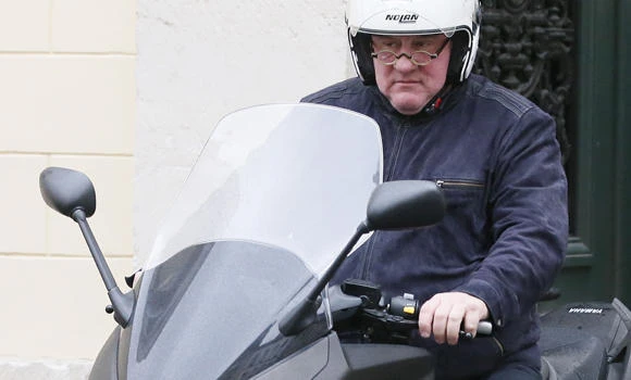 Russians mock Kremlin decision on Depardieu passport