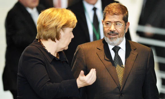 Merkel urges Mursi to hold talks