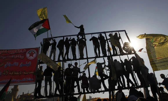 Fatah party stages first rally in Gaza since 2007