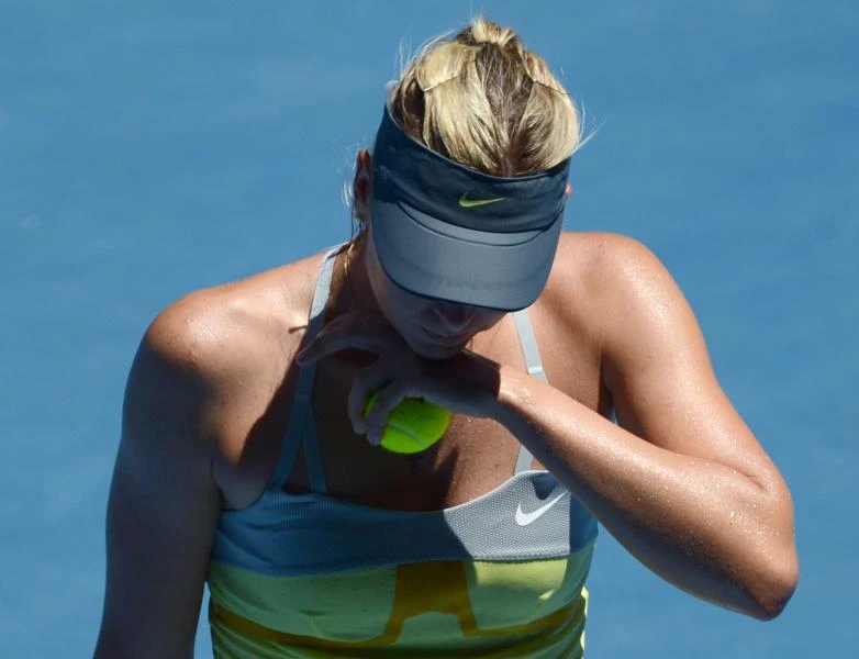 Li beats Sharapova, advances to Australian final