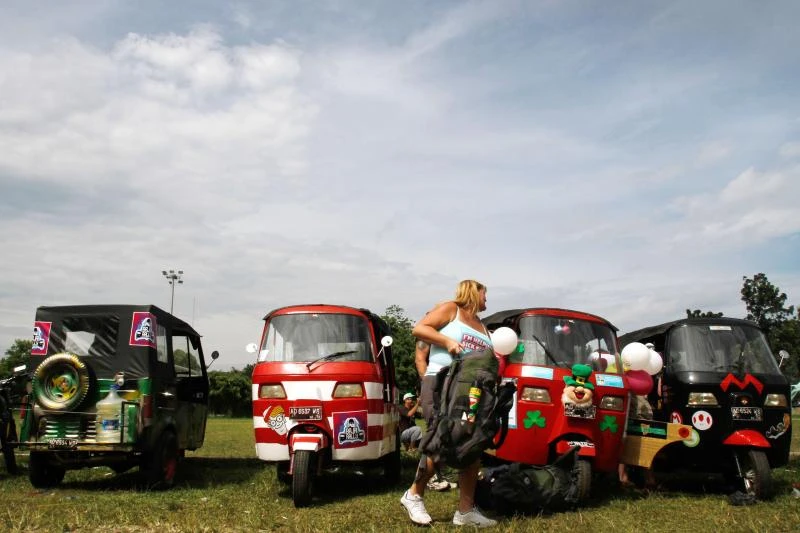 Three-wheeler rally flagged off for Indonesia forests