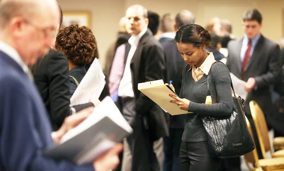 US jobless claims drop to 5-year low