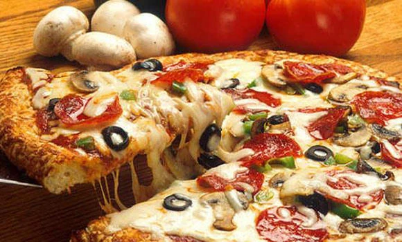 Reluctant US thief with hungry family gets pizza