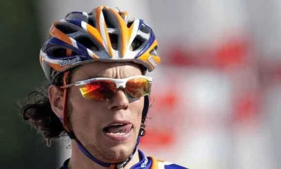 Disgraced Dekker vows to tell all