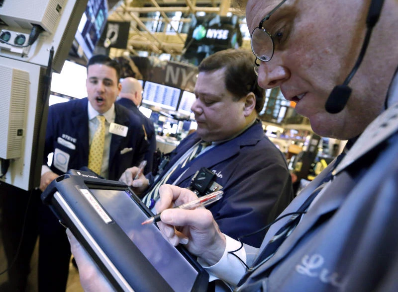 Small hedge funds top big ones in 2012 with strong returns