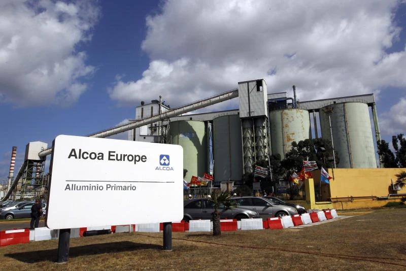 Alcoa revenue tops forecasts