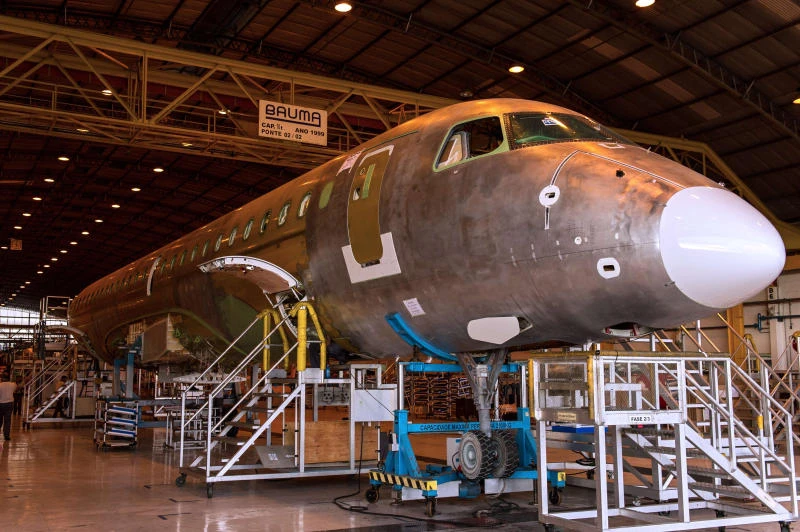 Bombardier, Embraer battle for bronze in commercial jet market