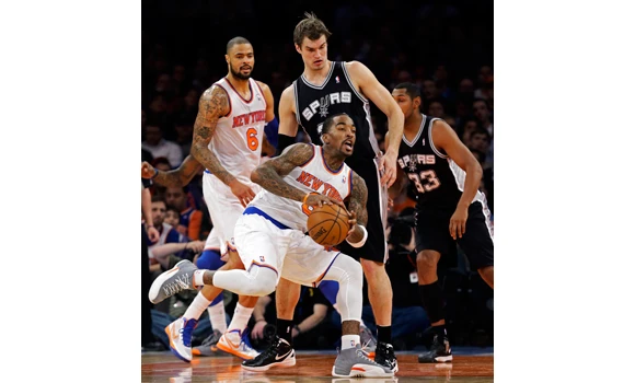 Knicks end sagging Spurs’ winning streak