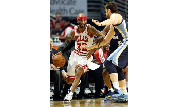Parker, Spurs hold off Hawks