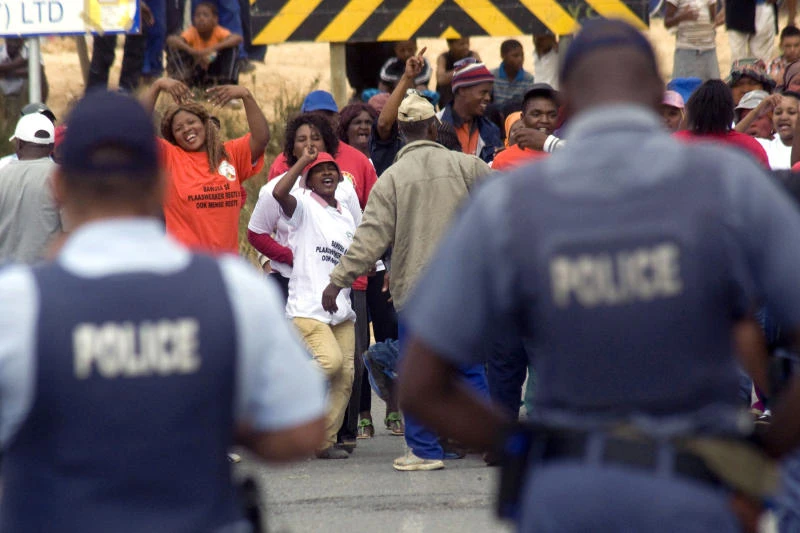 Police fire rubber bullets at striking S. Africa farm workers