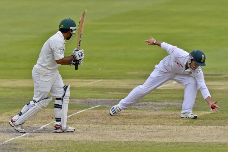 Battling Pakistan holds up South Africa victory march