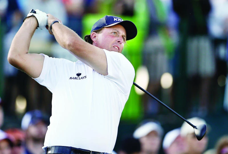 Mickelson misses chance for 36-hole record