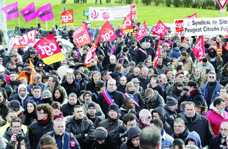 Showdown at Peugeot plant as strike splits workers