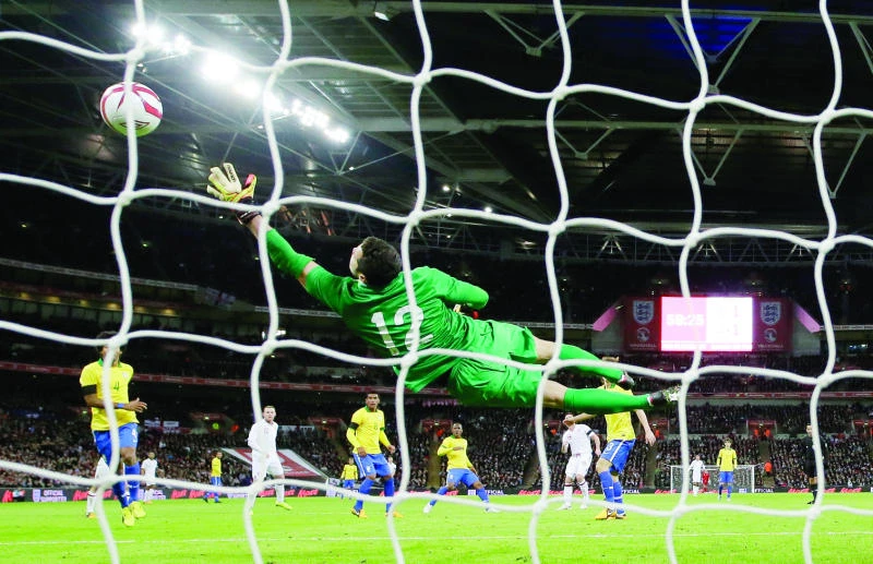 Defeat for Scolari in Brazil return