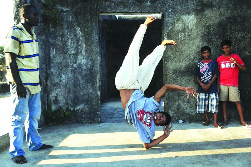 Indian slum dancers break negative stereotypes