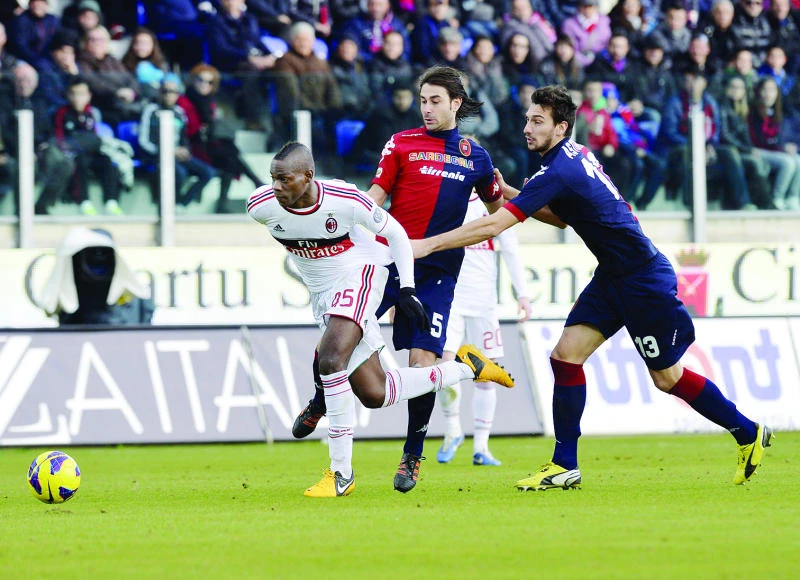 Balotelli saves Milan blushes at Cagliari