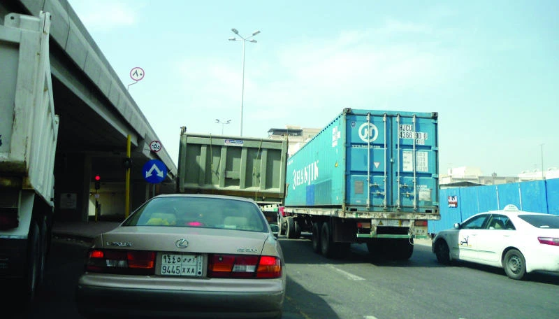 Businesses suffer amid ban on heavy trucks in Jeddah during peak hours