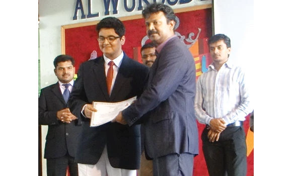 Al-Wurood honors outstanding students