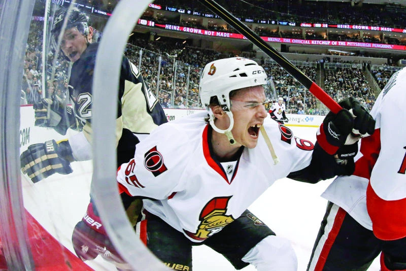 Senators beaten by Penguins, lose Karlsson to injury