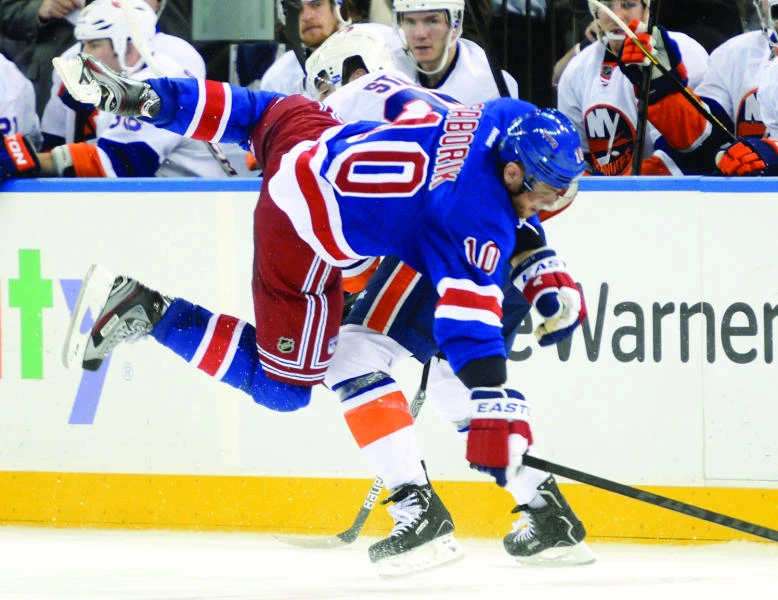 Islanders snap losing streak with win over Rangers