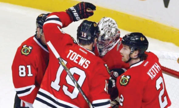 Blackhawks streak by Kings