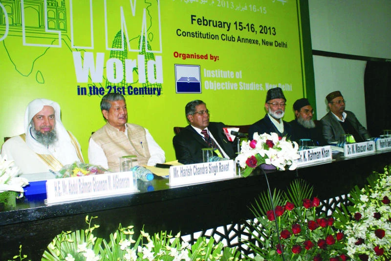 Dialogue only way for peace, say Indian scholars