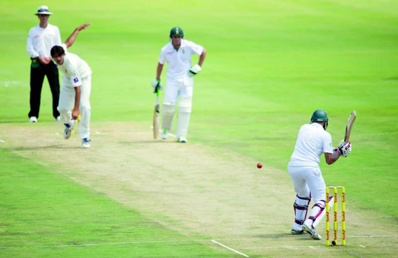De Villiers, Amla steer Proteas to solid total
