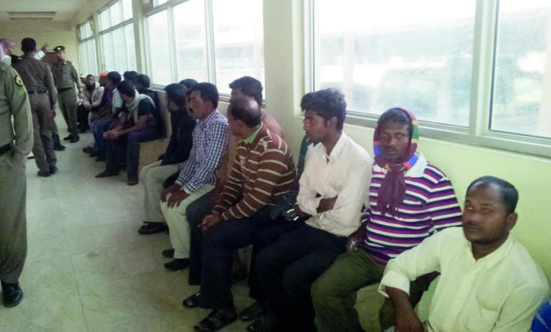 Sweep on Dammam’s auto auction market nets 42