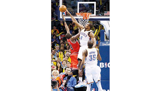 Thunder trounce misfiring Bulls 102-71