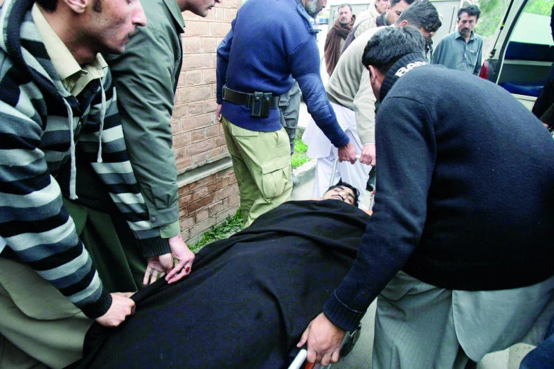 Gunmen kill Pakistani officer escorting polio team