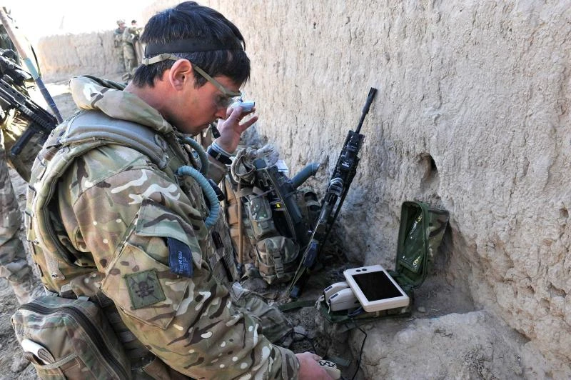 UK sends hand-held helicopter drones to war zone