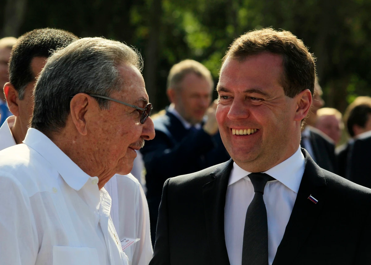 Cuban Raul Castro jokes about retiring