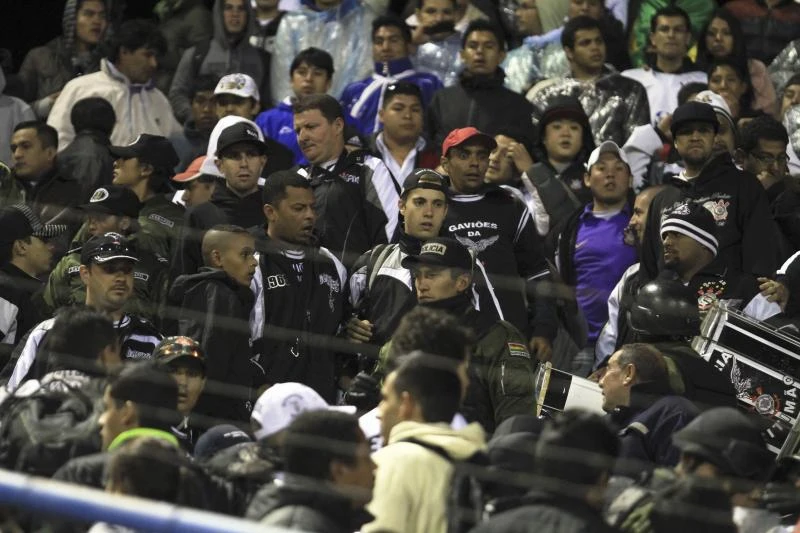 Corinthians fans barred after Libertadores flare death